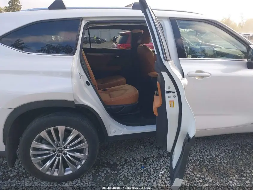 2023 TOYOTA HIGHLANDER HYBRID PLATINUM