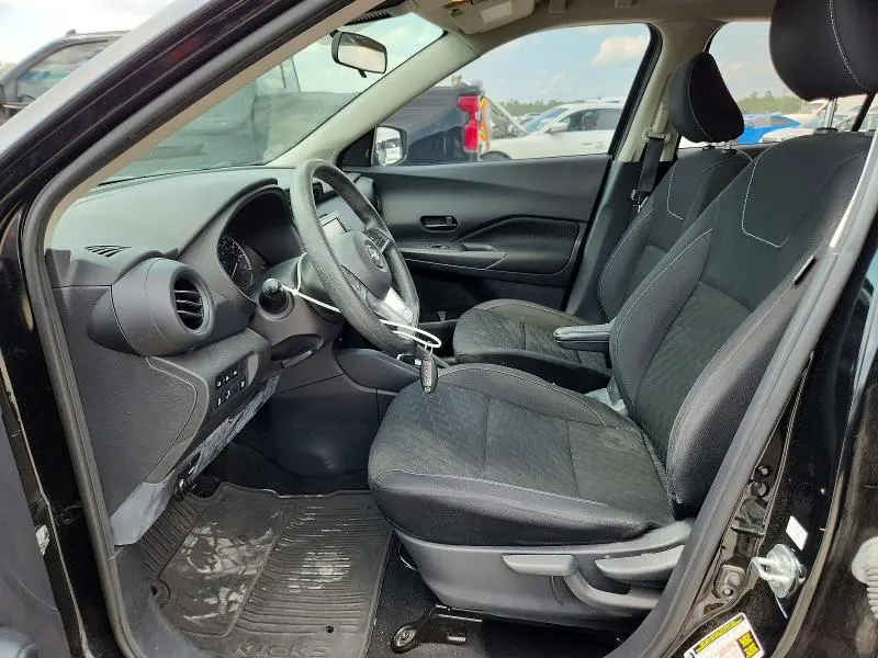 2021 NISSAN KICKS S  