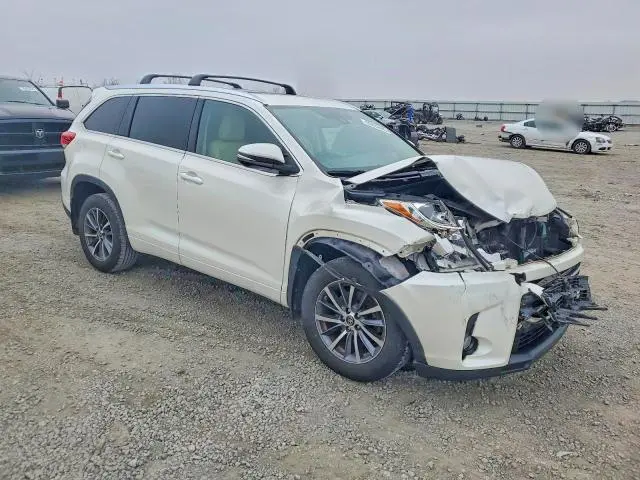 2017 TOYOTA HIGHLANDER SE  