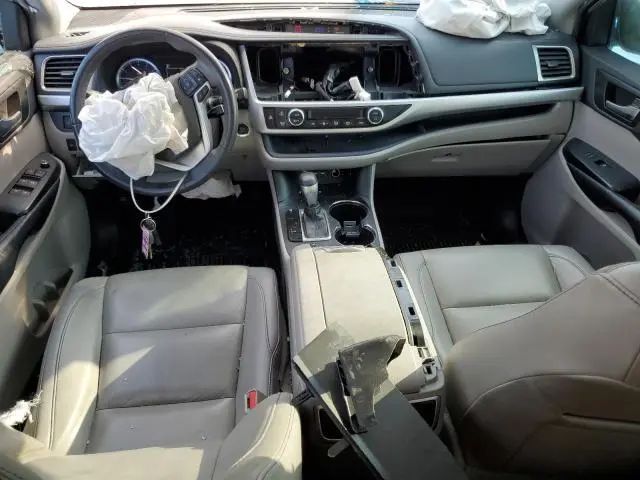 2019 TOYOTA HIGHLANDER SE  