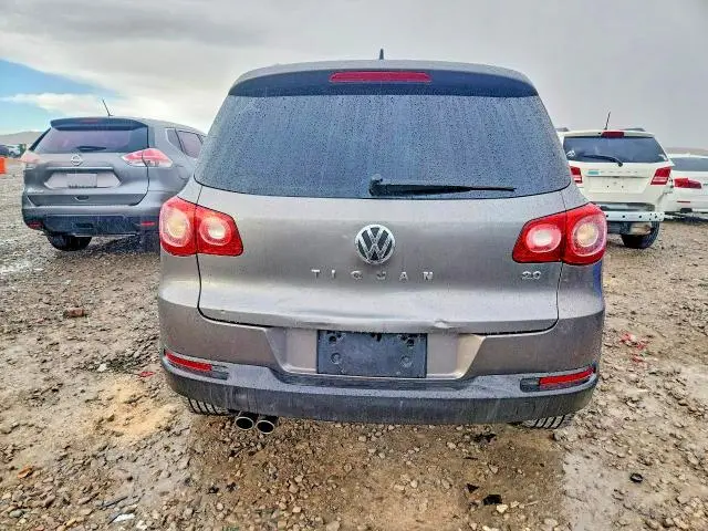 2011 VOLKSWAGEN TIGUAN S  