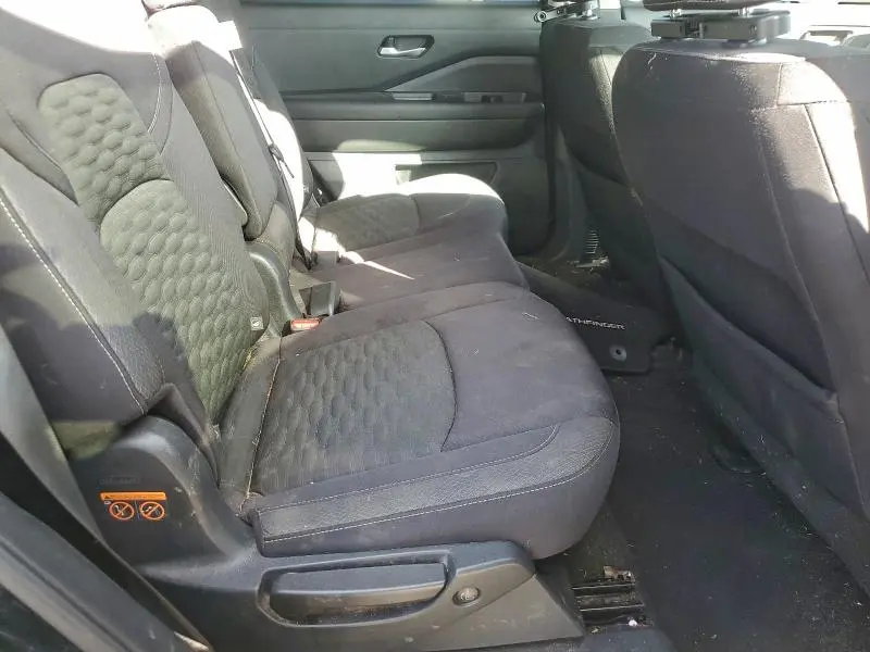 2022 NISSAN PATHFINDER SV  