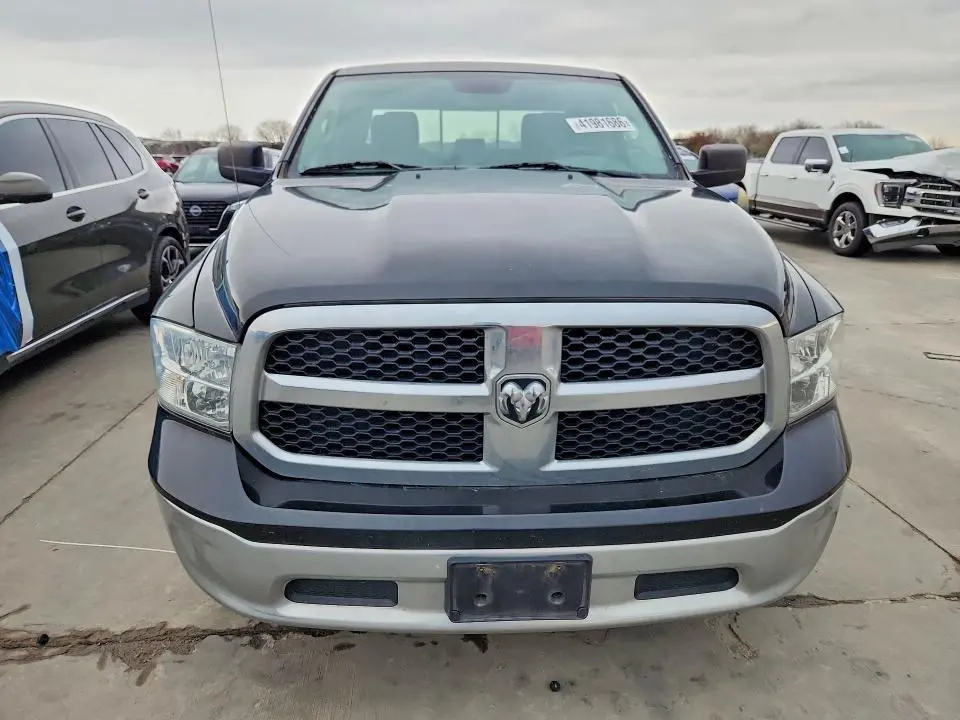2016 RAM 1500 SLT  