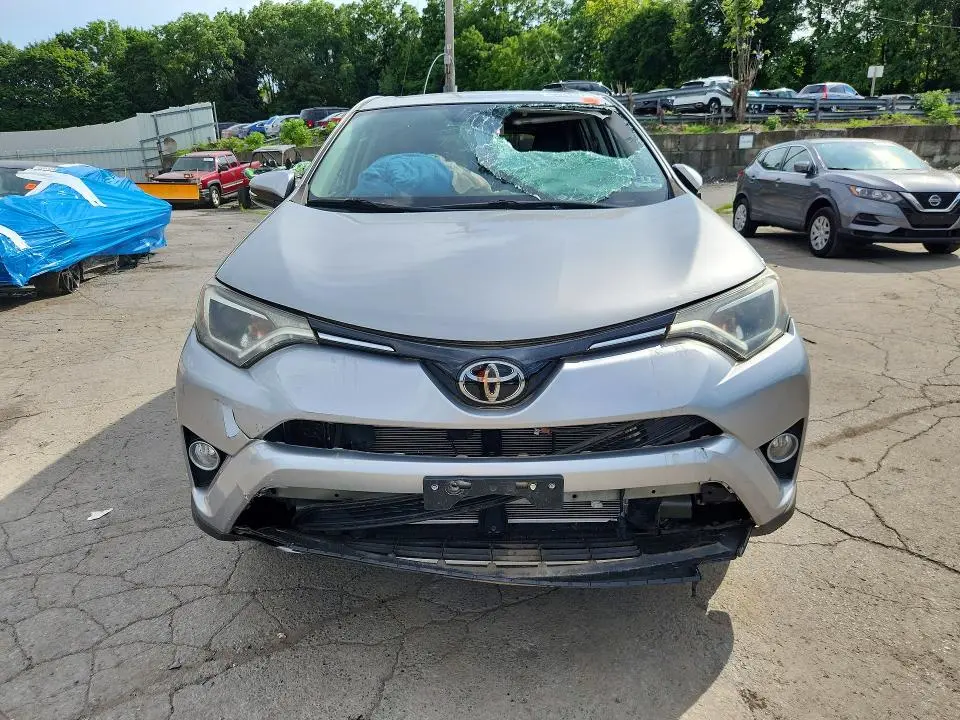 2017 TOYOTA RAV4 XLE  