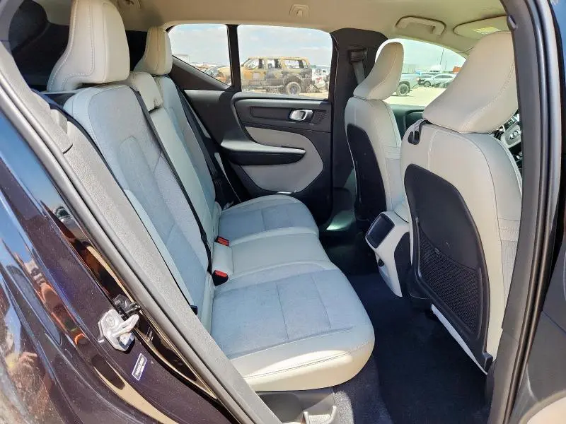 2020 VOLVO XC40 T4 MOMENTUM  