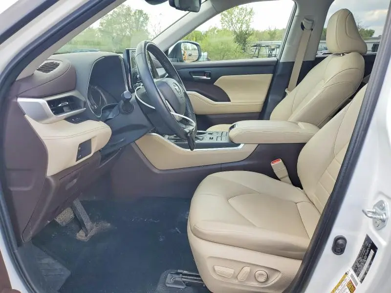 2022 TOYOTA HIGHLANDER XLE  