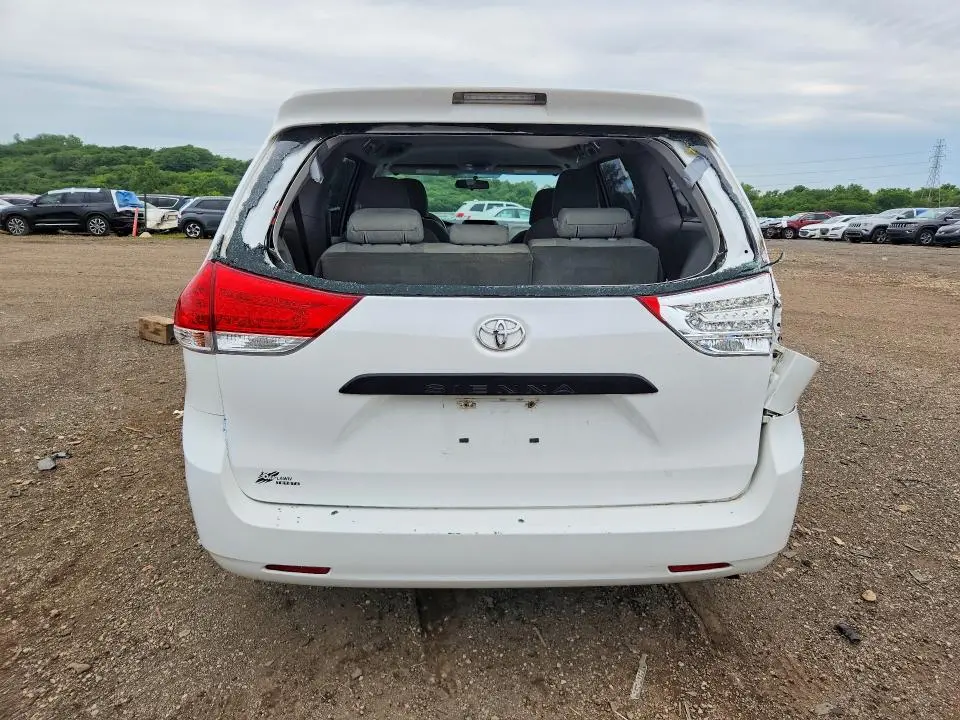 2012 TOYOTA SIENNA BASE 7-PASSENGER  