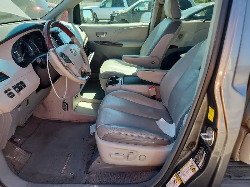 2011 TOYOTA SIENNA LIMITED 7-PASSENGER  