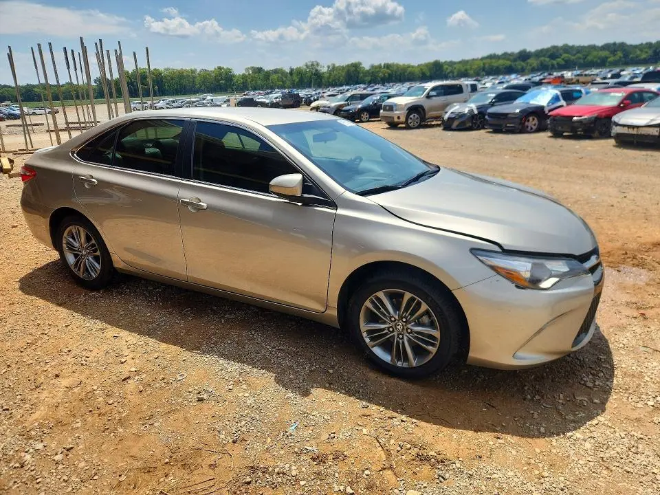 2016 TOYOTA CAMRY SE  
