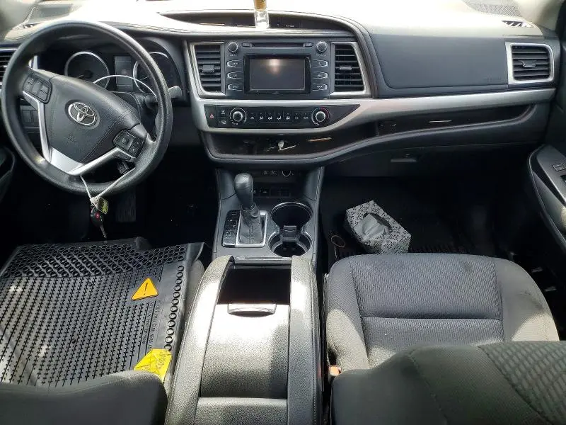 2017 TOYOTA HIGHLANDER LE  