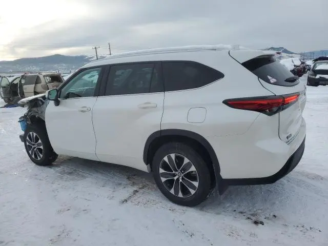 2021 TOYOTA HIGHLANDER XLE  