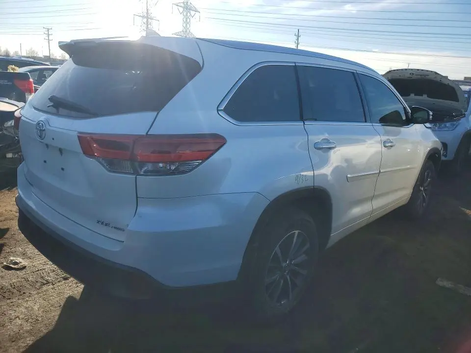 2018 TOYOTA HIGHLANDER SE  