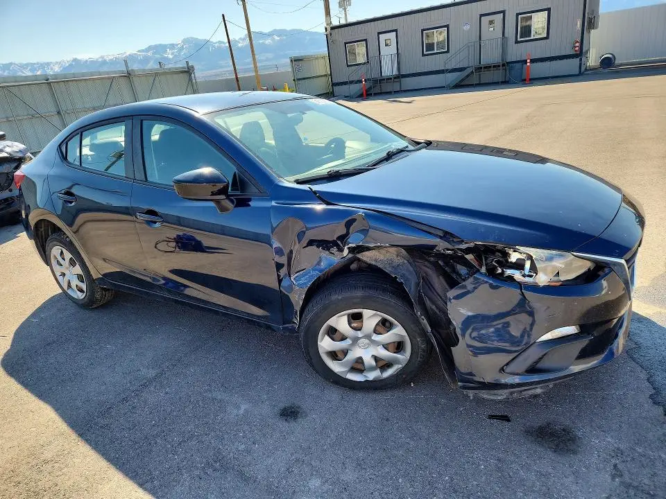2015 MAZDA 3 SV  