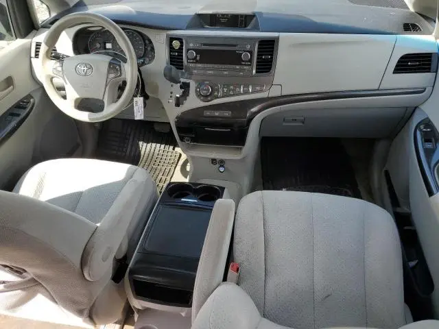 2014 TOYOTA SIENNA LE  