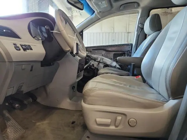2013 TOYOTA SIENNA XLE  