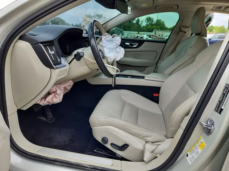 2019 VOLVO S60 T6 MOMENTUM  