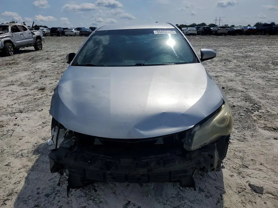 2016 TOYOTA CAMRY SE  