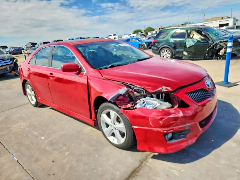 2011 TOYOTA CAMRY SE  