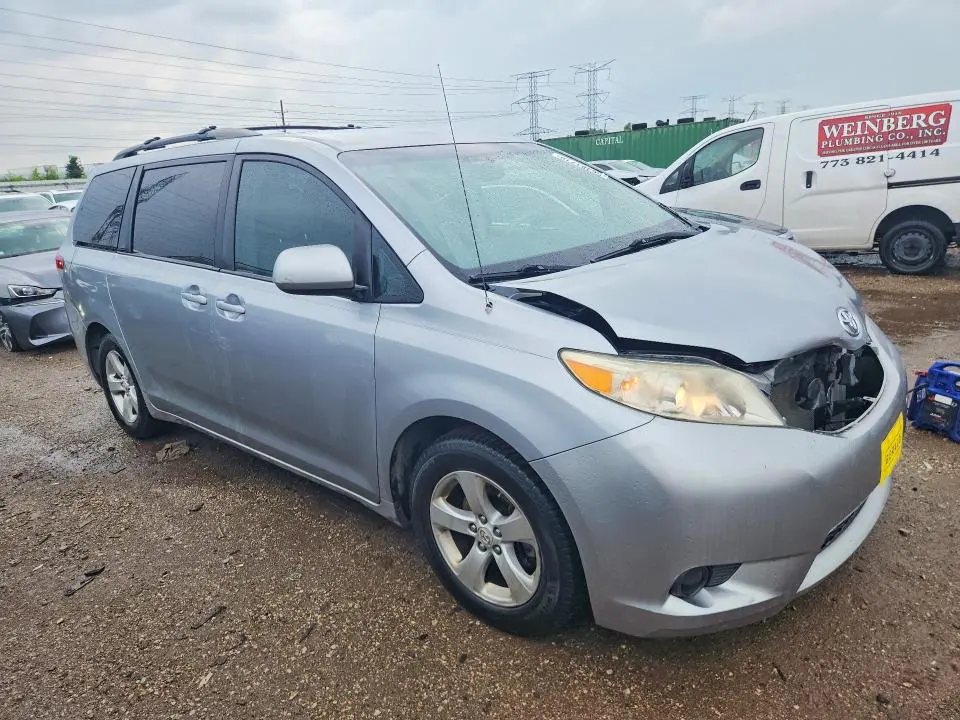 2012 TOYOTA SIENNA LE  