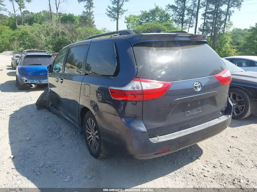 2019 TOYOTA SIENNA XLE 8 PASSENGER