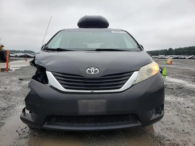 2013 TOYOTA SIENNA LE  