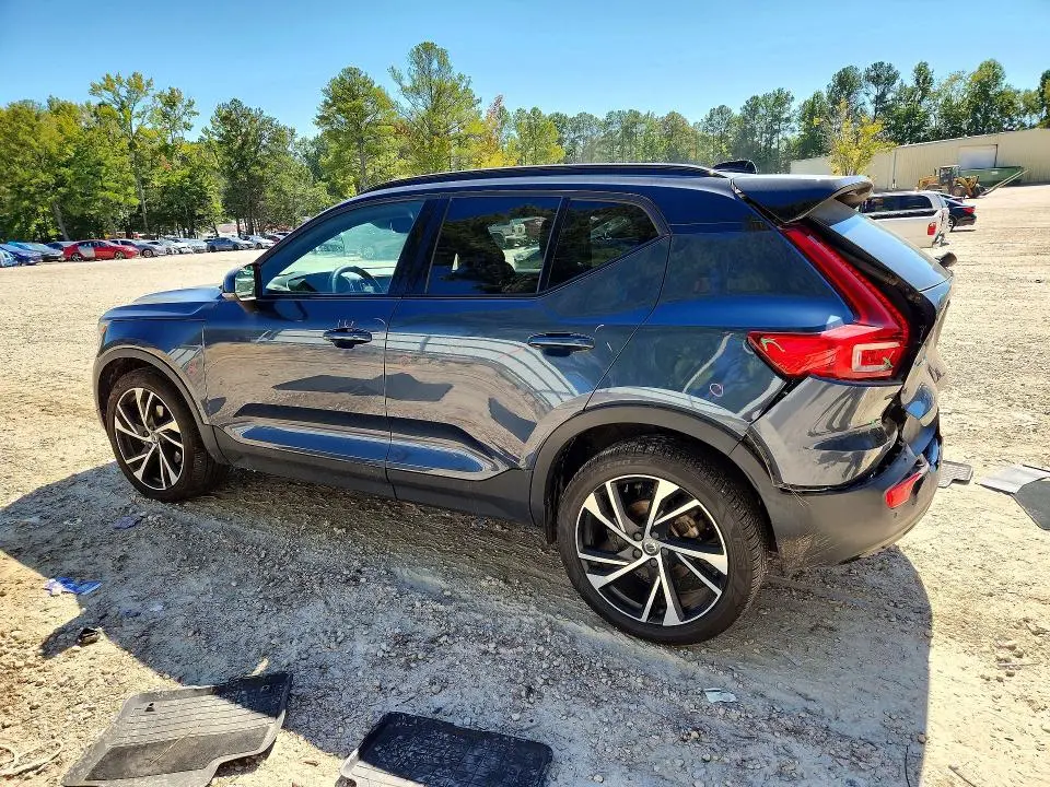 2022 VOLVO XC40 T5 R-DESIGN  