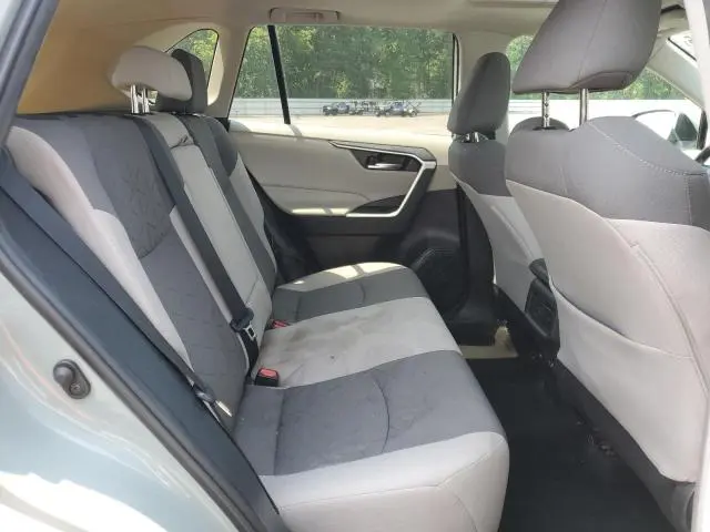 2021 TOYOTA RAV4 XLE  