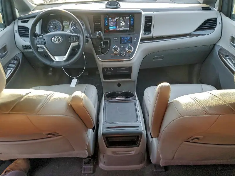2017 TOYOTA SIENNA XLE  