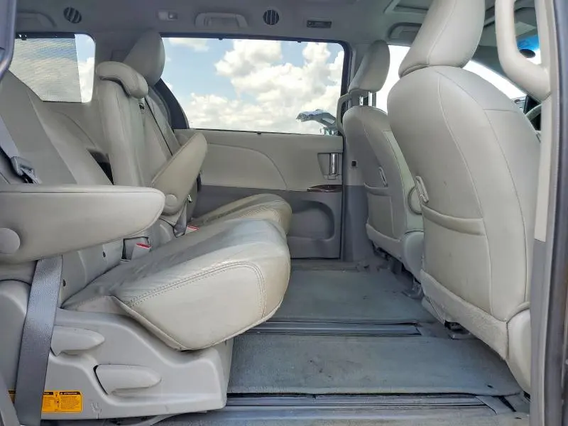 2013 TOYOTA SIENNA XLE 8-PASSENGER  