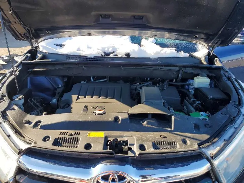 2016 TOYOTA HIGHLANDER XLE  