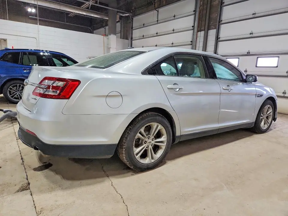 2015 FORD TAURUS SE  