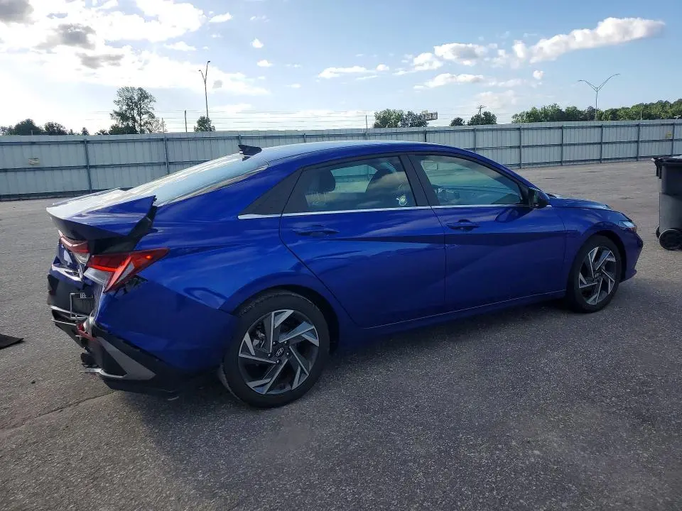 2024 HYUNDAI ELANTRA SEL  