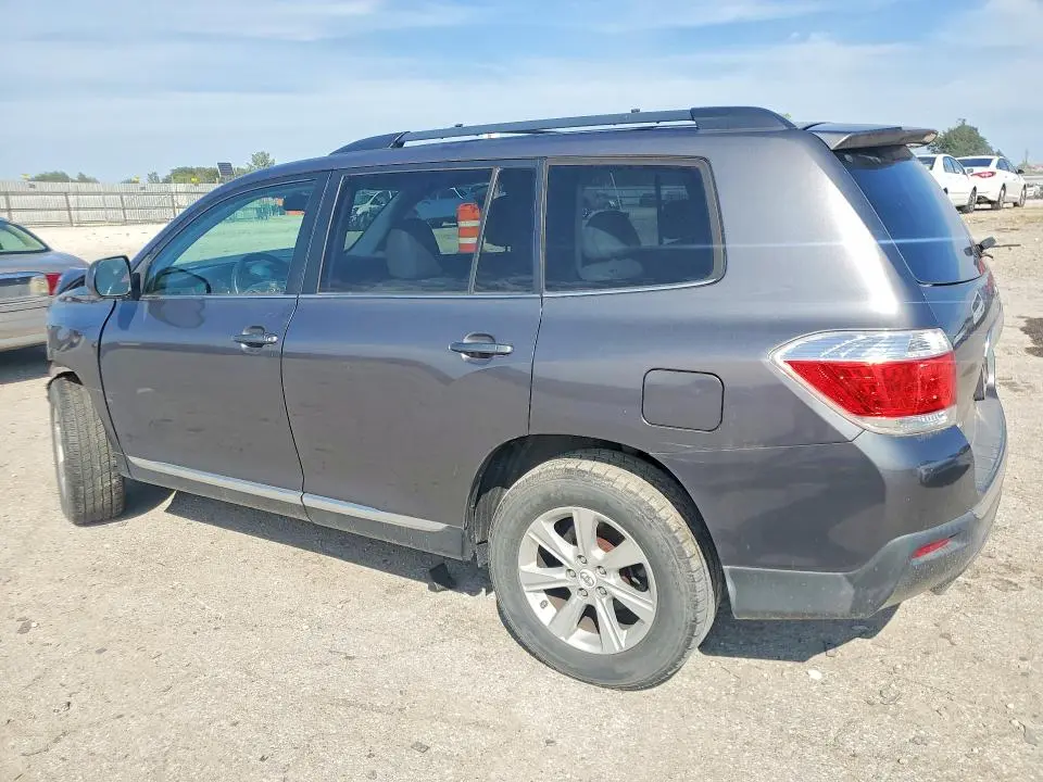 2011 TOYOTA HIGHLANDER SE  