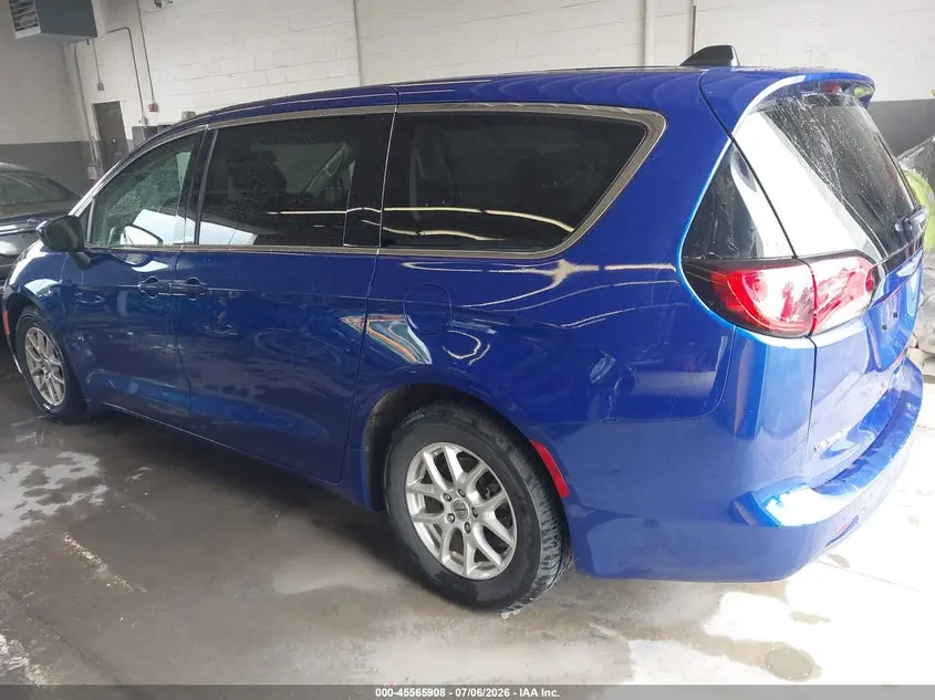 2021 CHRYSLER VOYAGER LX