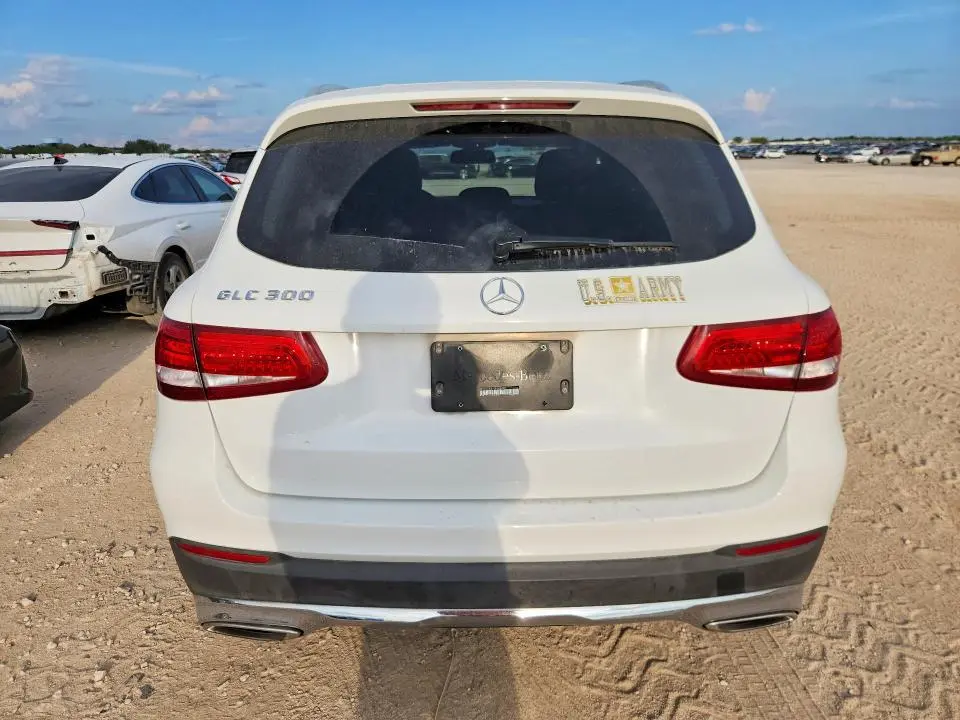 2016 MERCEDES-BENZ GLC 300  