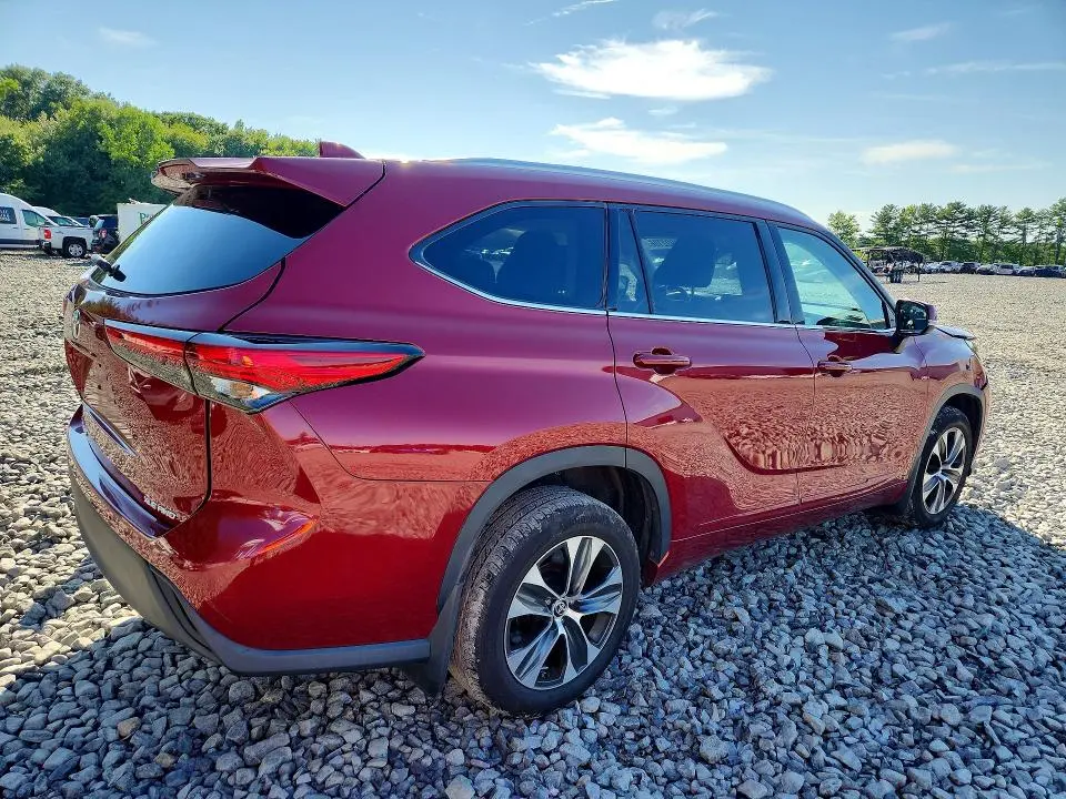 2021 TOYOTA HIGHLANDER XLE  
