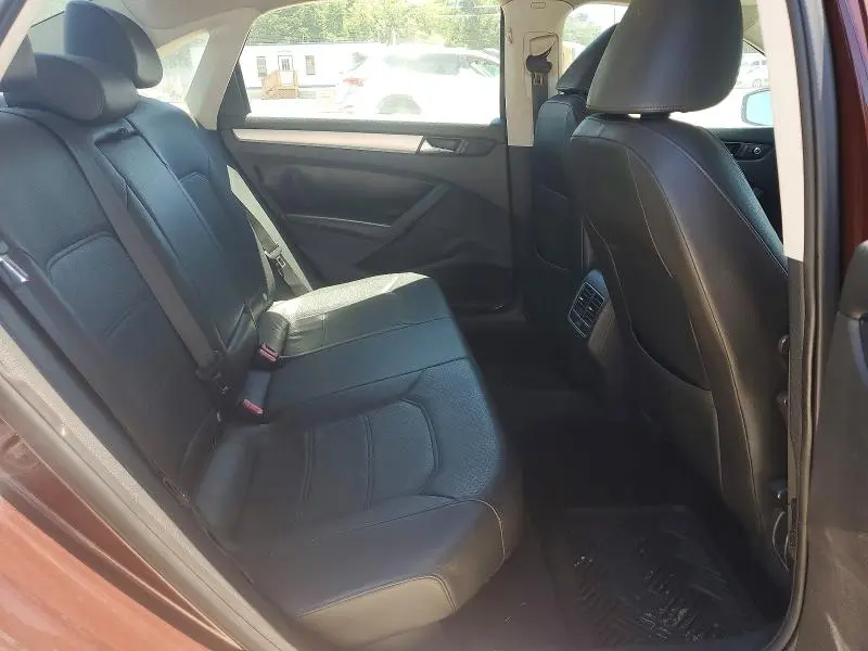 2013 VOLKSWAGEN PASSAT SE  