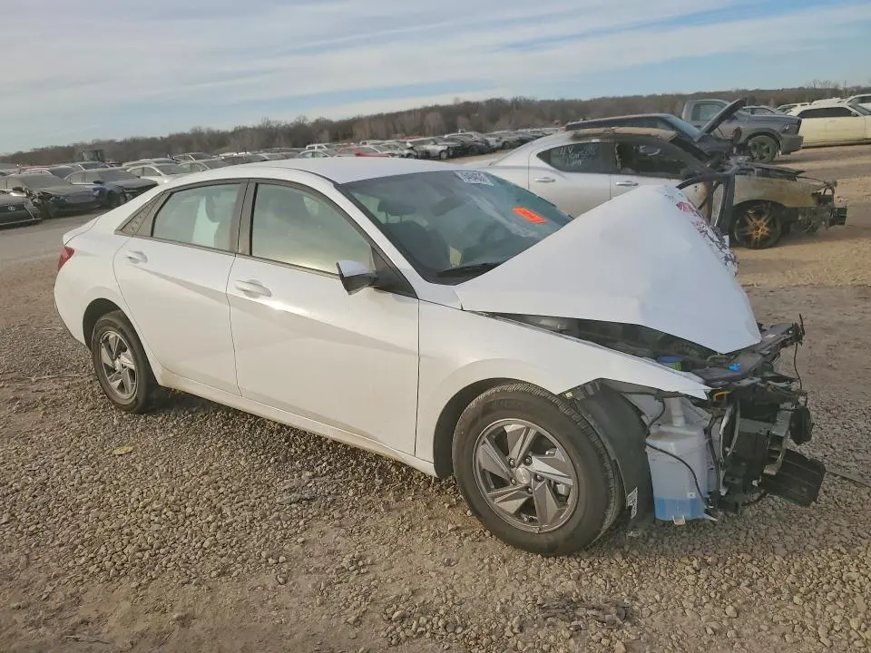 2024 HYUNDAI ELANTRA SE  