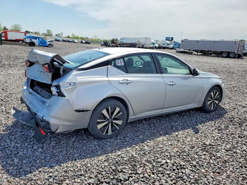 2021 NISSAN ALTIMA SV  