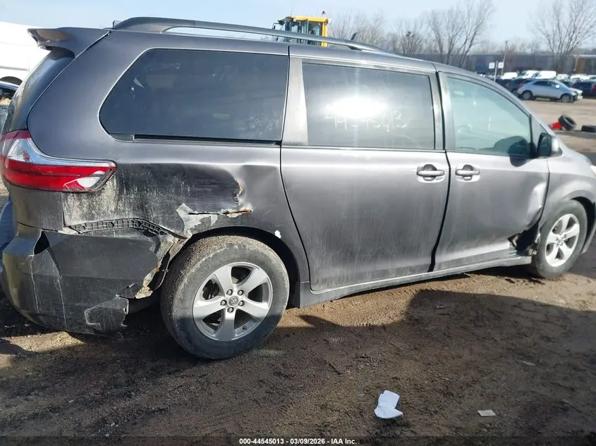 2019 TOYOTA SIENNA LE 8 PASSENGER