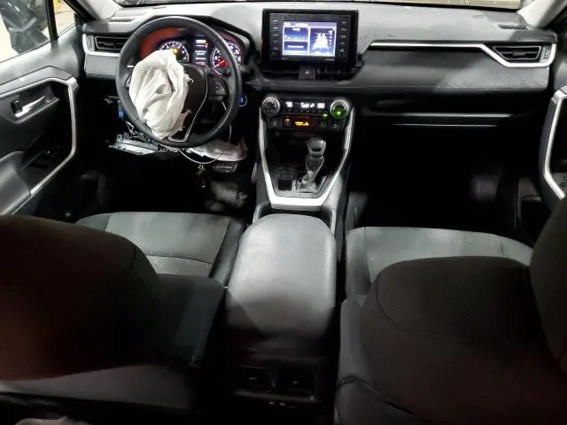 2021 TOYOTA RAV4 XLE  