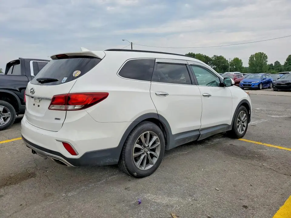 2017 HYUNDAI SANTA FE SE  