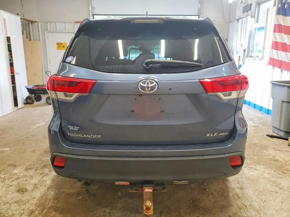 2019 TOYOTA HIGHLANDER XLE  