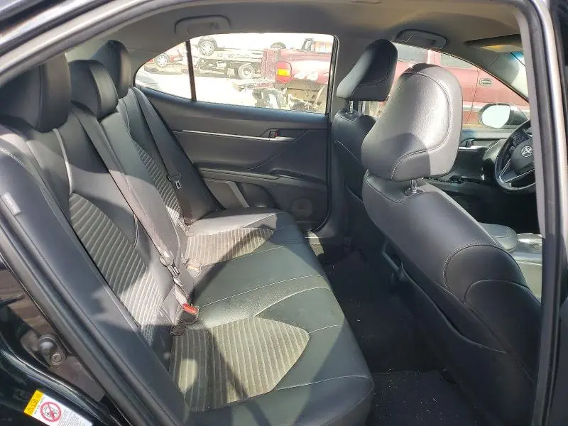 2018 TOYOTA CAMRY SE  