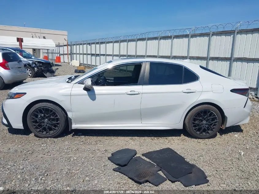 2022 TOYOTA CAMRY SE