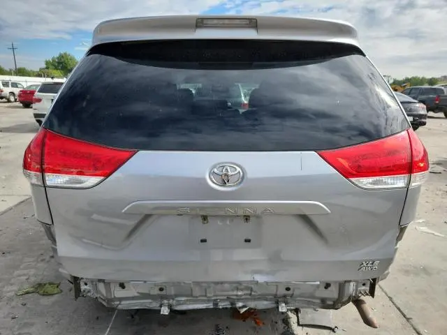 2011 TOYOTA SIENNA XLE  
