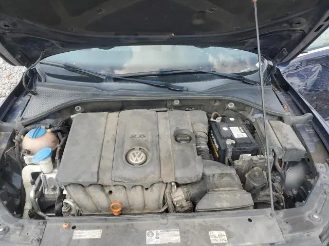 2013 VOLKSWAGEN PASSAT SE  