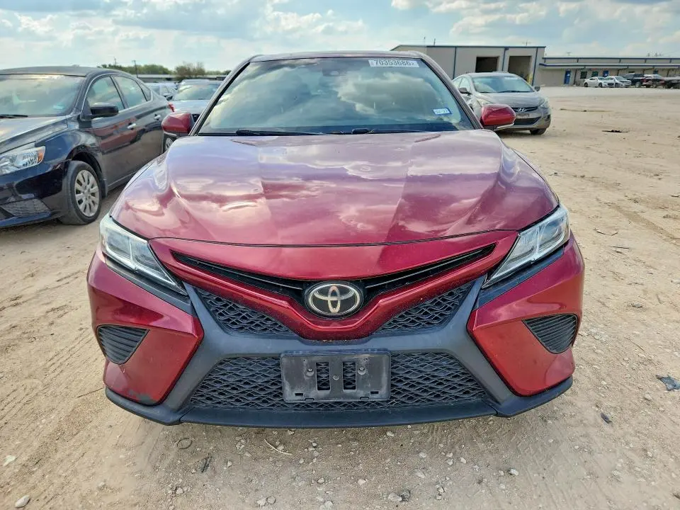 2018 TOYOTA CAMRY SE  