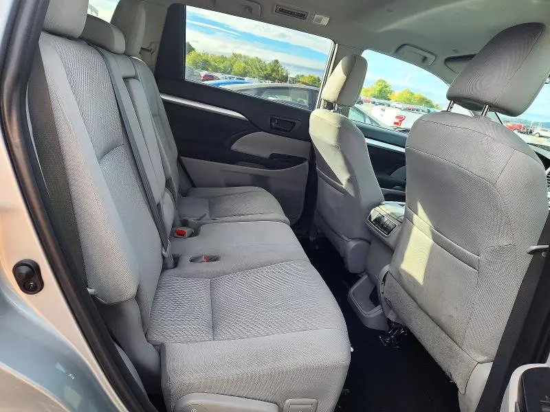 2019 TOYOTA HIGHLANDER LE  