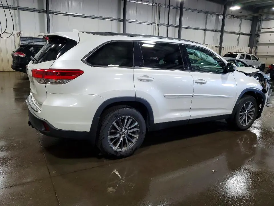 2019 TOYOTA HIGHLANDER XLE  